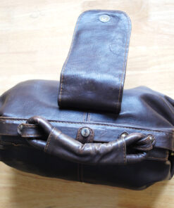 Túi da thật màu nâu phong cách vintage kiểu dáng doctor bag.