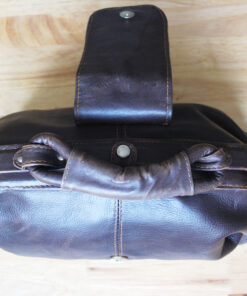 Túi da thật màu nâu phong cách vintage kiểu dáng doctor bag.