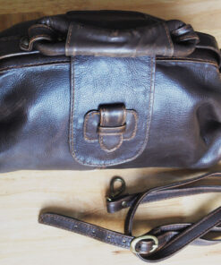 Túi da thật màu nâu phong cách vintage kiểu dáng doctor bag.