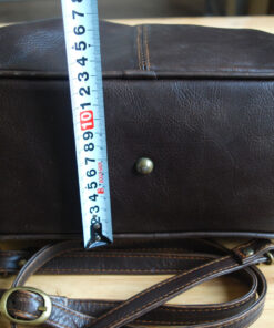 Túi da thật màu nâu phong cách vintage kiểu dáng doctor bag.